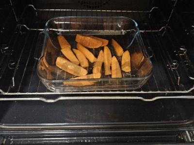 Auksinės saldžiųjų bulvių skiltelės Žingsnis 6