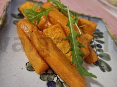 Auksinės saldžiųjų bulvių skiltelės pagrindine nuotrauka