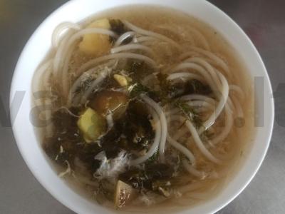 Daržovių sriuba su rūgštynėmis ir kiaušiniu pagrindine nuotrauka