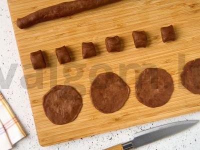 Šokoladiniai virtinukai su varške ir vyšniomis Žingsnis 4