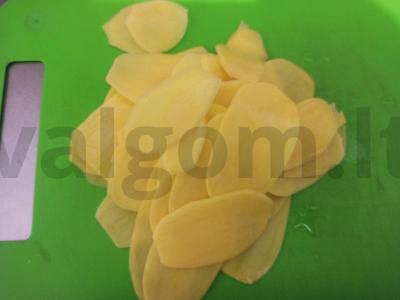 Natūralūs bulvių traškučiai su druska Žingsnis 1