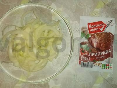 Kiaulienos krūtinėlė su bulvėmis aluje Žingsnis 3