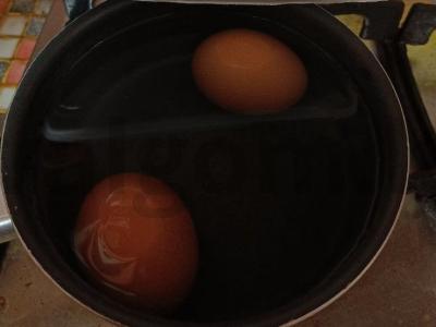 Aštrus salotas su čuka, kiaušiniu ir jautiena Žingsnis 1