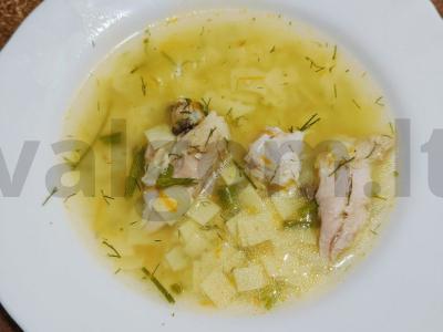 Kalakutienos sriuba su makaronais pagrindine nuotrauka