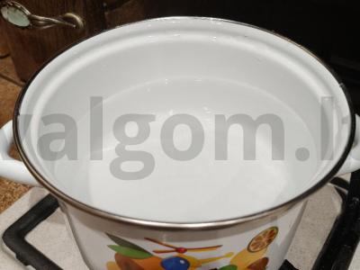 Gervuogių ir abrikosų kompotas Žingsnis 1