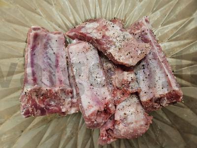 Švelni bulvė su šonkauliais lėtoje viryklėje Žingsnis 1