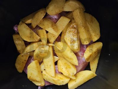 Švelni bulvė su šonkauliais lėtoje viryklėje Žingsnis 3