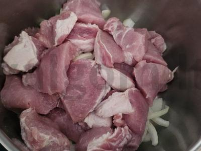 Šašlykas iš kiaulienos mineraliniame vandenyje Žingsnis 2