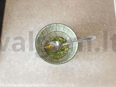 Sumuštiniai su avokadu, pomidorais ir varškės sūriu Žingsnis 3