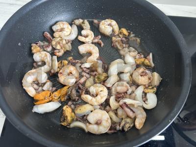 Tom Yum su jūros gėrybėmis ir pievagrybiais Žingsnis 2