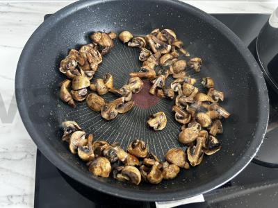 Tom Yum su jūros gėrybėmis ir pievagrybiais Žingsnis 4