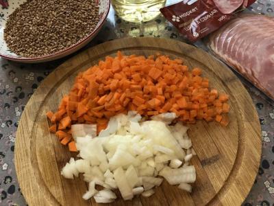 Grikių sriuba su rūkytomis virtomis šoninėmis Žingsnis 1