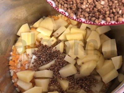 Grikių sriuba su rūkytomis virtomis šoninėmis Žingsnis 4