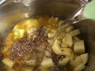 Grikių sriuba su rūkytomis virtomis šoninėmis Žingsnis 5