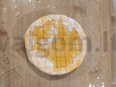 Prabangus sūris „De Brevi“ su kriauše, medumi ir riešutais Žingsnis 1