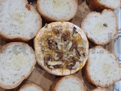 Prabangus sūris „De Brevi“ su kriauše, medumi ir riešutais Žingsnis 3