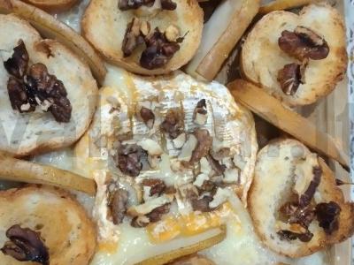 Prabangus sūris „De Brevi“ su kriauše, medumi ir riešutais pagrindine nuotrauka