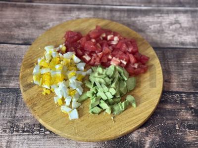 Avokadų, tuno ir pomidorų salotos Žingsnis 3