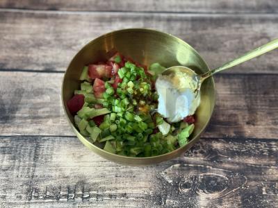 Avokadų, tuno ir pomidorų salotos Žingsnis 5