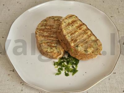 Sumuštinis su dešra ir sūriu ant grotelių pagrindine nuotrauka