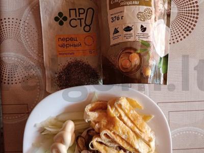 Jūros salotos su agurku ir blynų juostelėmis Žingsnis 6