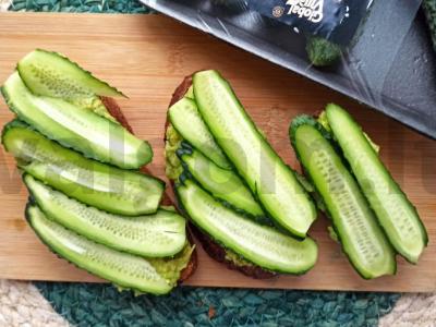 Avokado paštetas su agurkėliais ir vyšniniais pomidorais Žingsnis 6