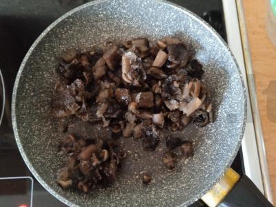 Kiauliena su ananasais saldžiarūgščiame padaže Žingsnis 1