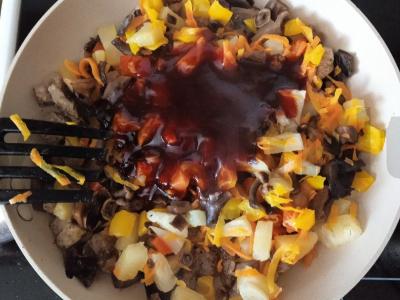 Kiauliena su ananasais saldžiarūgščiame padaže Žingsnis 6