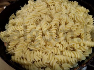 Makaronai su dešra, daržovėmis ir žolelėmis Žingsnis 4