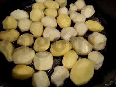 Kūdikių bulvės sojų-medaus marinate su sezamu Žingsnis 1