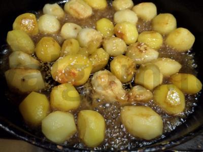 Kūdikių bulvės sojų-medaus marinate su sezamu Žingsnis 3