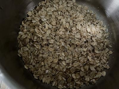 Avižinė košė su pienu ir džiovintais vaisiais Žingsnis 1