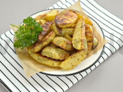 Kaimiški bulvės su majonezu pagrindine nuotrauka