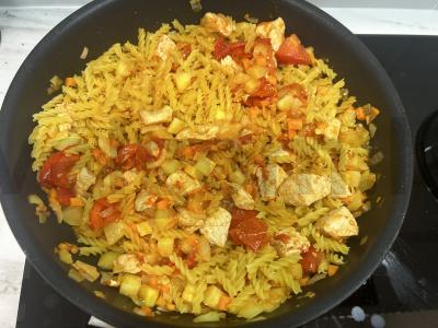 Makaronai su kalakutiena ir cukinija keptuvėje Žingsnis 6