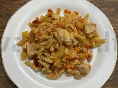 Makaronai su kalakutiena ir cukinija keptuvėje pagrindine nuotrauka