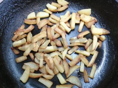 Kepti makaronai su bulvėmis kaip garnyras Žingsnis 4