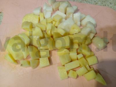 Mėsos sultinys su jautiena ir morkomis Žingsnis 2