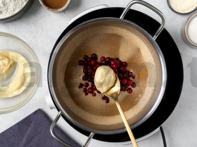 Kavos tortas su spanguolėmis Žingsnis 7