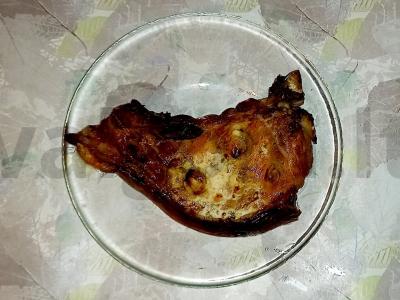 Kiaulienos šonkaulis juodajame jūre pagrindine nuotrauka