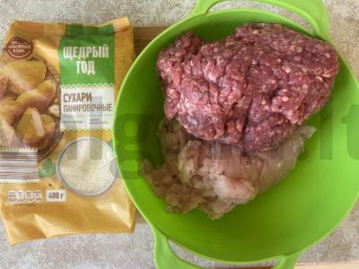 Namų vištienos ir jautienos kotletai su sūriu Žingsnis 1