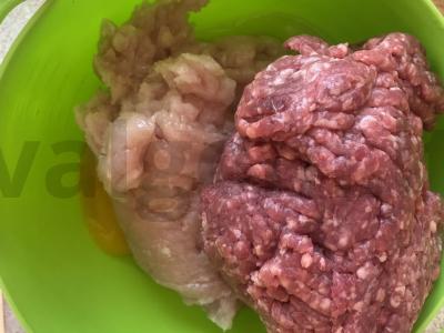 Namų vištienos ir jautienos kotletai su sūriu Žingsnis 2