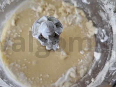 Biskvitinis tortas su saldainiais „Trufelis“ Žingsnis 5