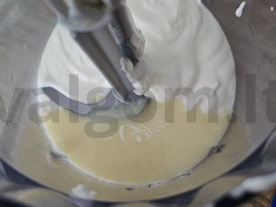 Biskvitinis tortas su saldainiais „Trufelis“ Žingsnis 9