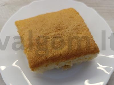 Obuolių biskvitas arbatai pagrindine nuotrauka