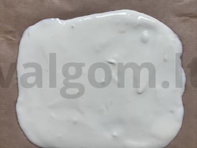 Šaldytas desertas su džiovintais vaisiais ir sėklomis Žingsnis 1