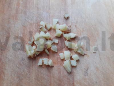 Džiovintų obuolių kompotas su imbieru ir medumi Žingsnis 1