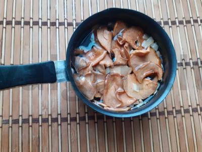 Džiovintų obuolių kompotas su imbieru ir medumi Žingsnis 2