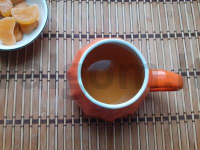 Džiovintų obuolių kompotas su imbieru ir medumi pagrindine nuotrauka