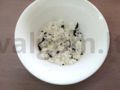 Sushi salotas su raudona žuvimi ir ryžiais Žingsnis 7