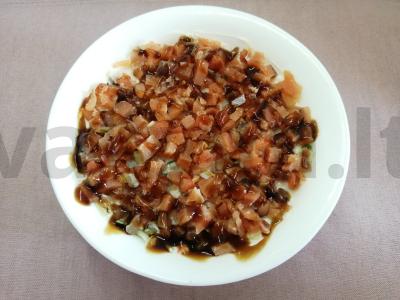 Sushi salotas su raudona žuvimi ir ryžiais Žingsnis 11